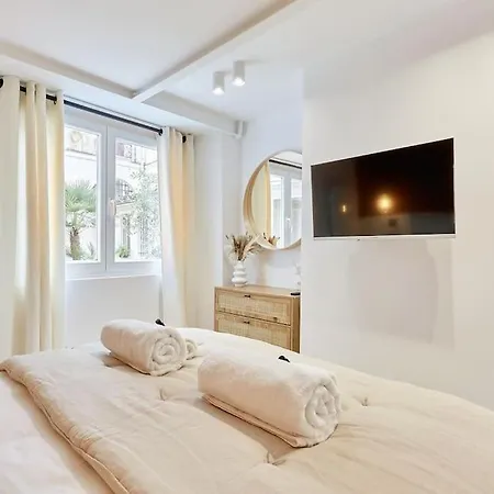 Superb Ac Center Bourse By Prestige Paris