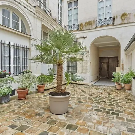 Superb Ac Center Bourse By Prestige * Paris